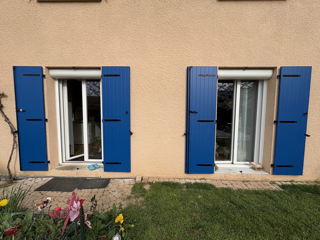Rénovation de volets battants sur une maison à Mions