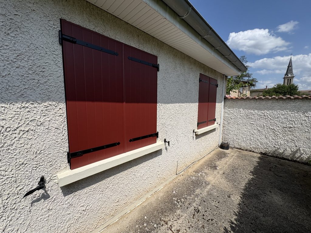 Installation de volets battants à Béligneux par ID’Réno