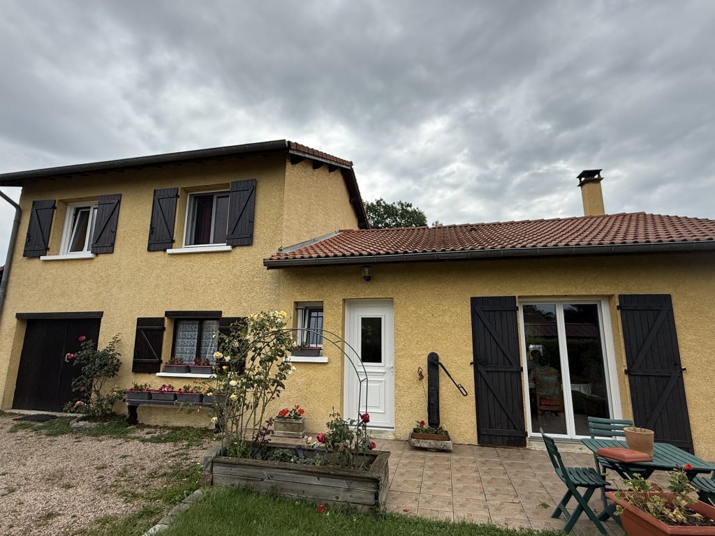 Rénovation des fenêtres d’une maison à Saint-André-de-Corcy