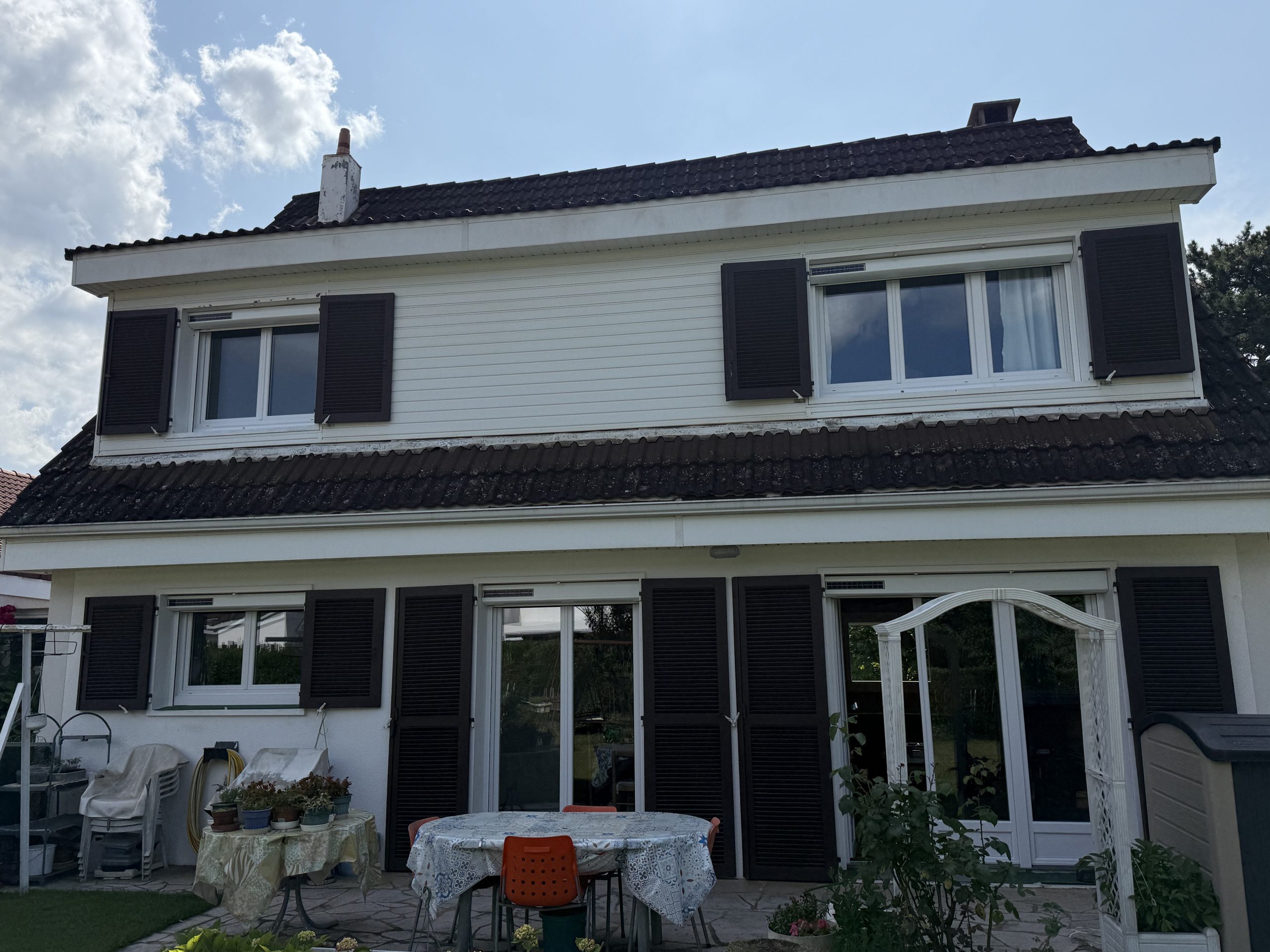 Volets roulants solaires sur fenêtres et portes-fenêtres à Meyzieu